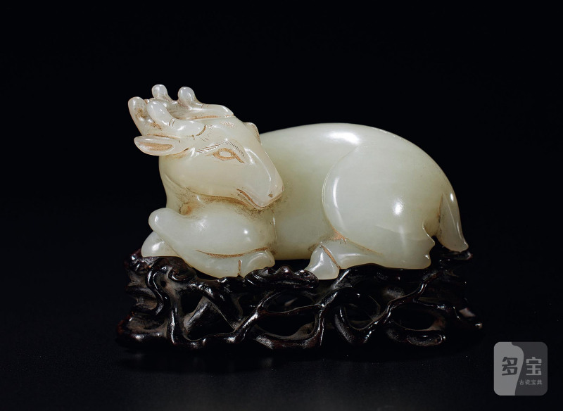 清  白玉雕鹿回首（红木原座）